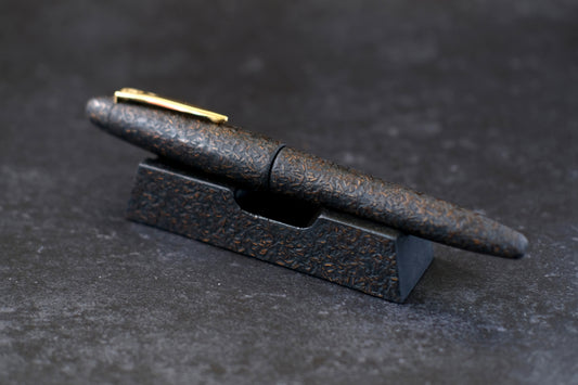 ShuroSaya-nuri Platinum Izumo Tagayasan with Matching Pen Rest