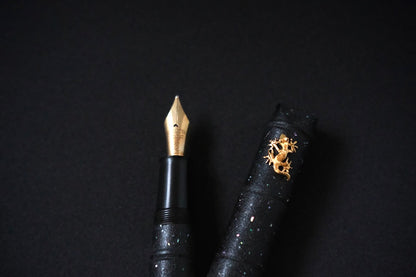 Eisuke Sakai Handmade Ebonite  “Bamboo” – Ink Stopper – 14K Nib – Ishime-nuri with Gold Lizard Stopper