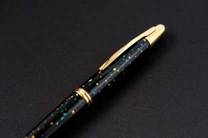 Raden and Gold Flakes on Pilot Capless