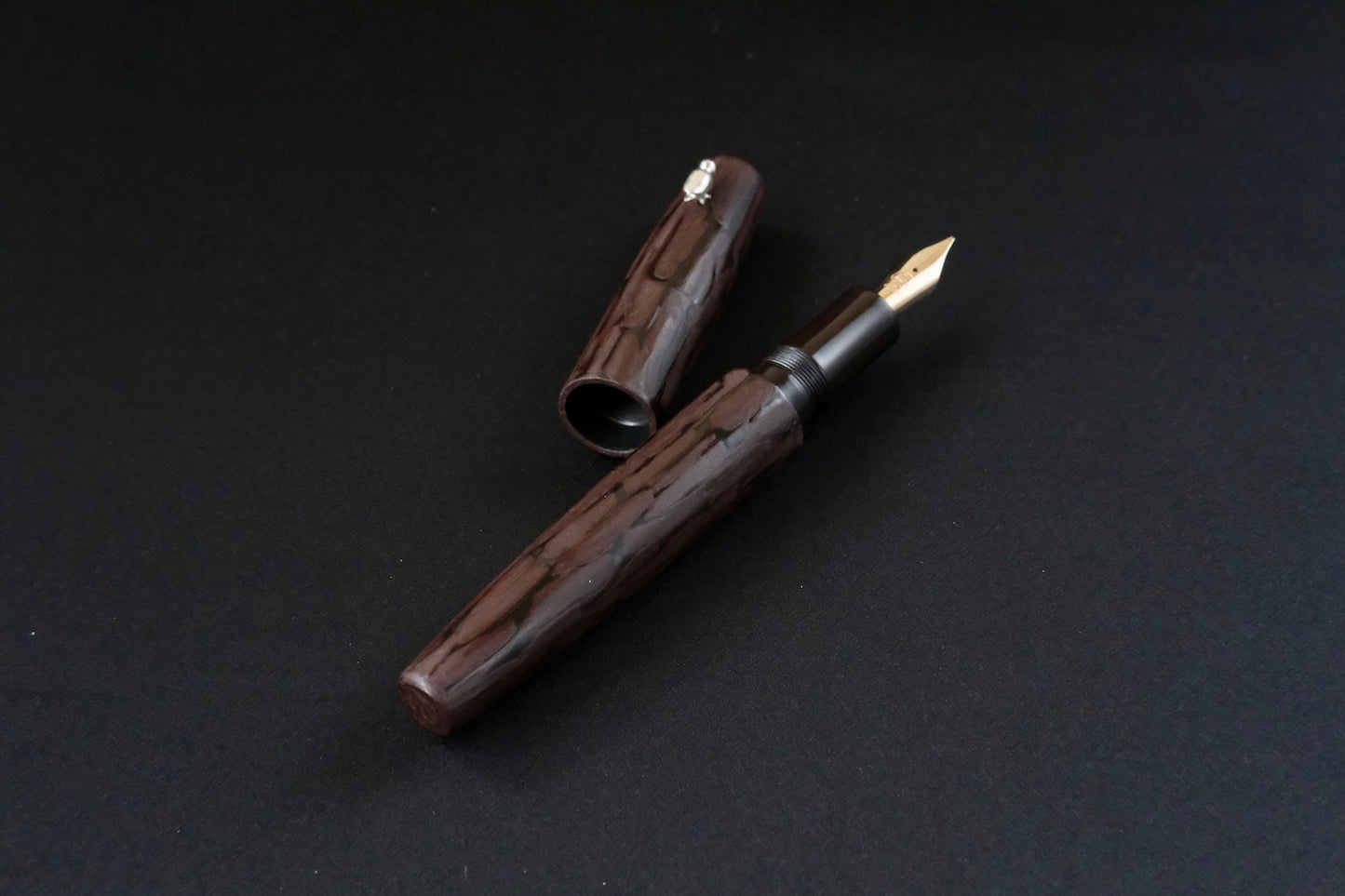 Sabi-Urushi Wood-texture with Woodpecker Roll Stopper