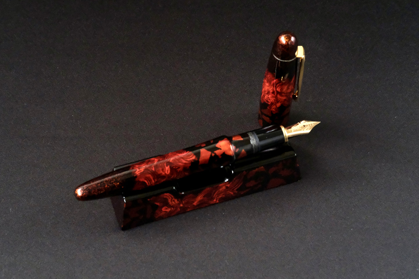Platinum Izumo Tagayasan - Special Edition with Matching Pen Rest